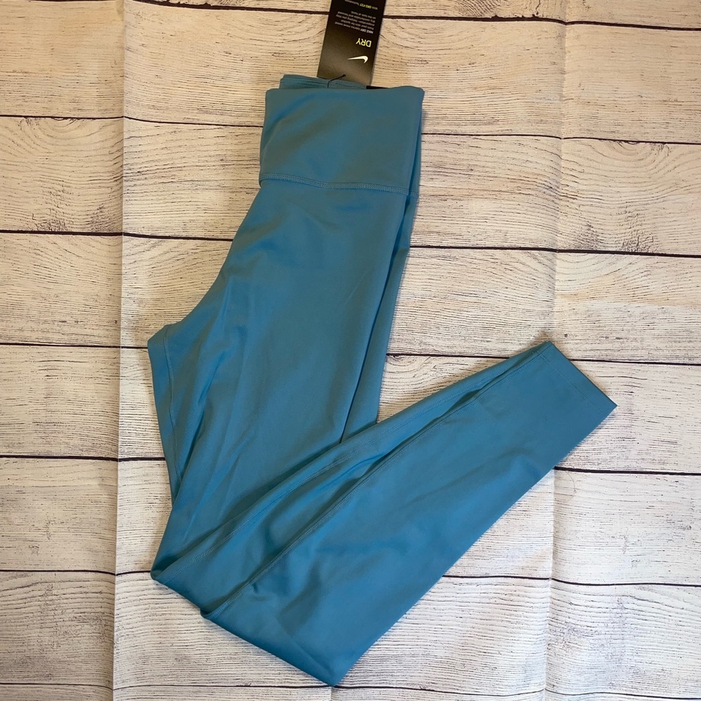 NWT Women's Nike One Leggings